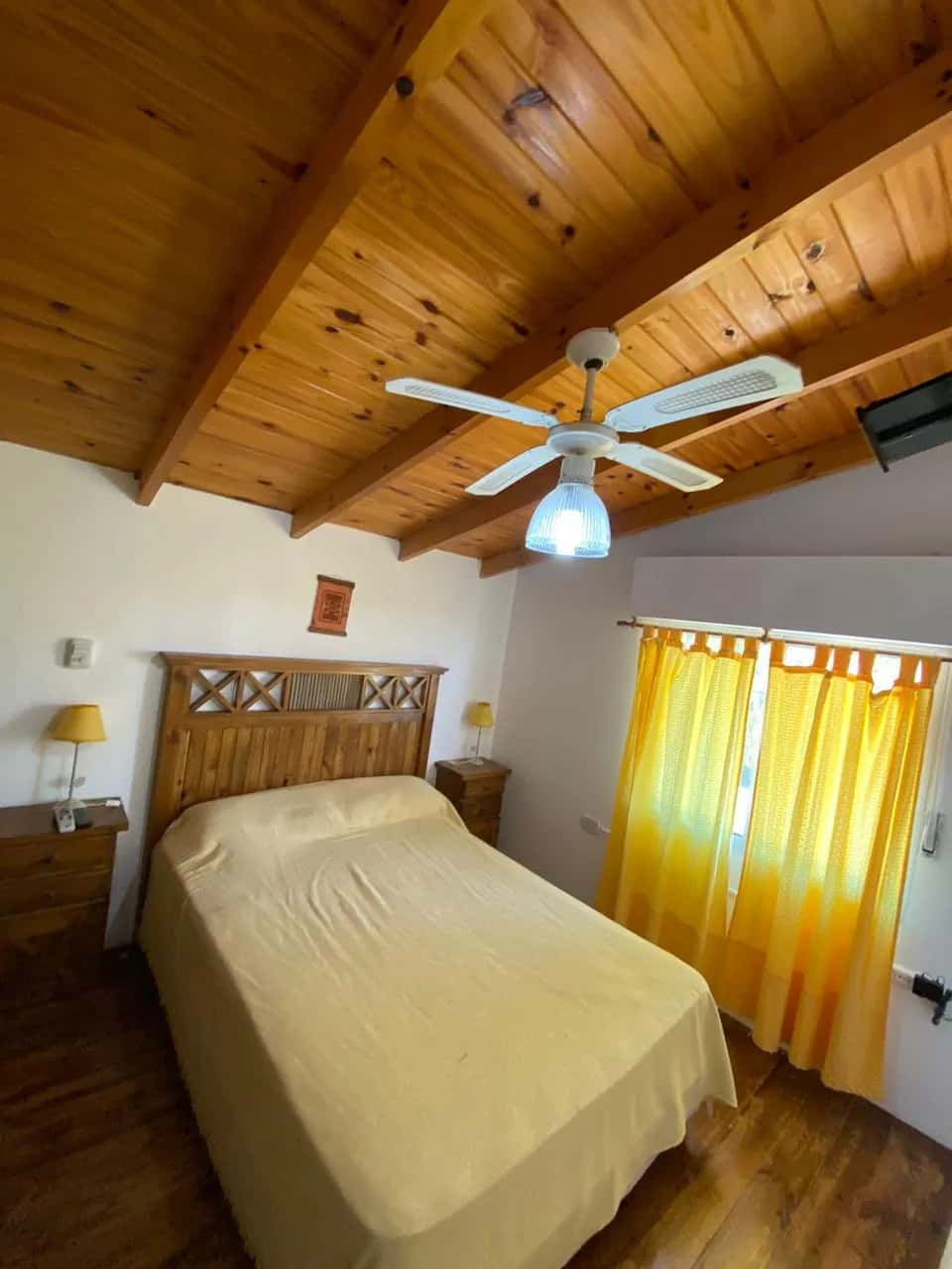 Dormitorio luminoso matrimonial de Cossa Nostra en Balneario Reta