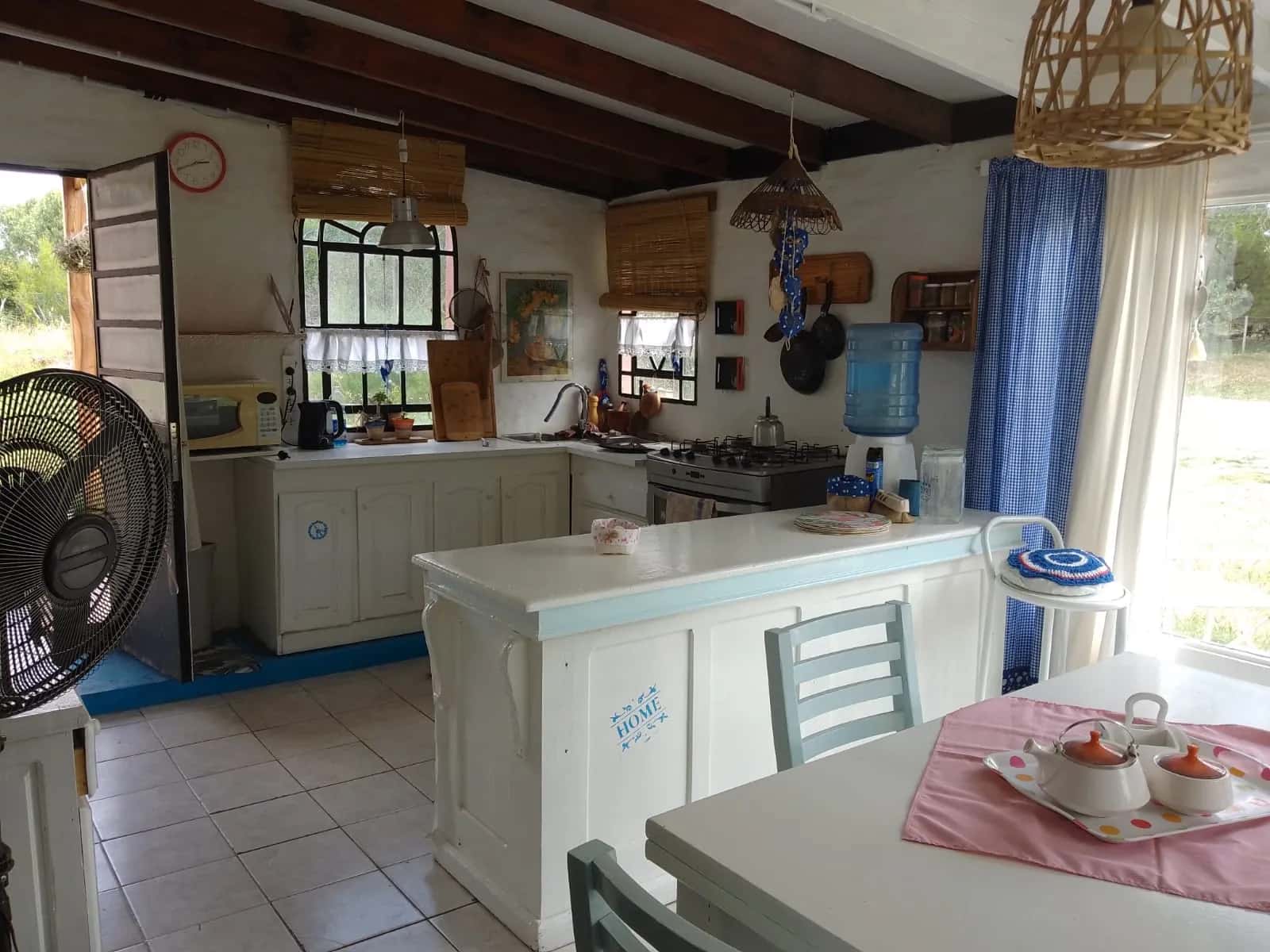 Estar comedor luminoso en La Casita Rosada de Inés en Balneario Reta