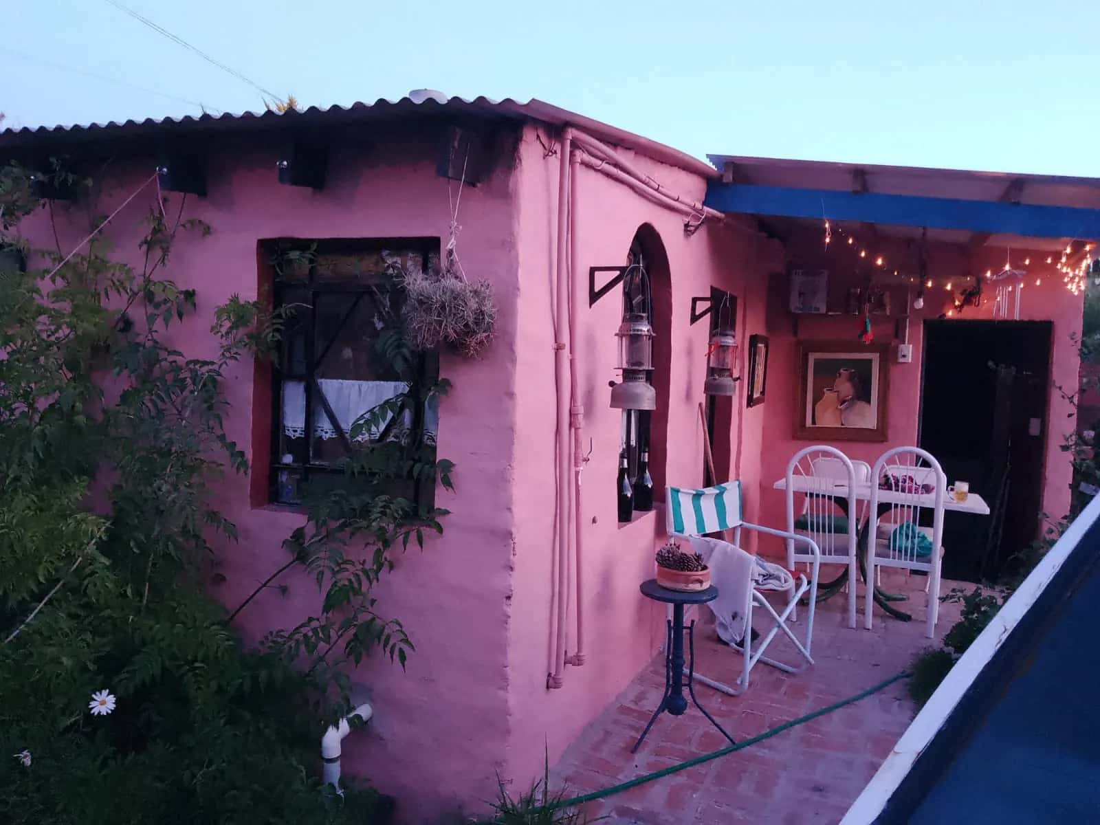 Fachada exterior de La Casita Rosada de Inés en Balneario Reta
