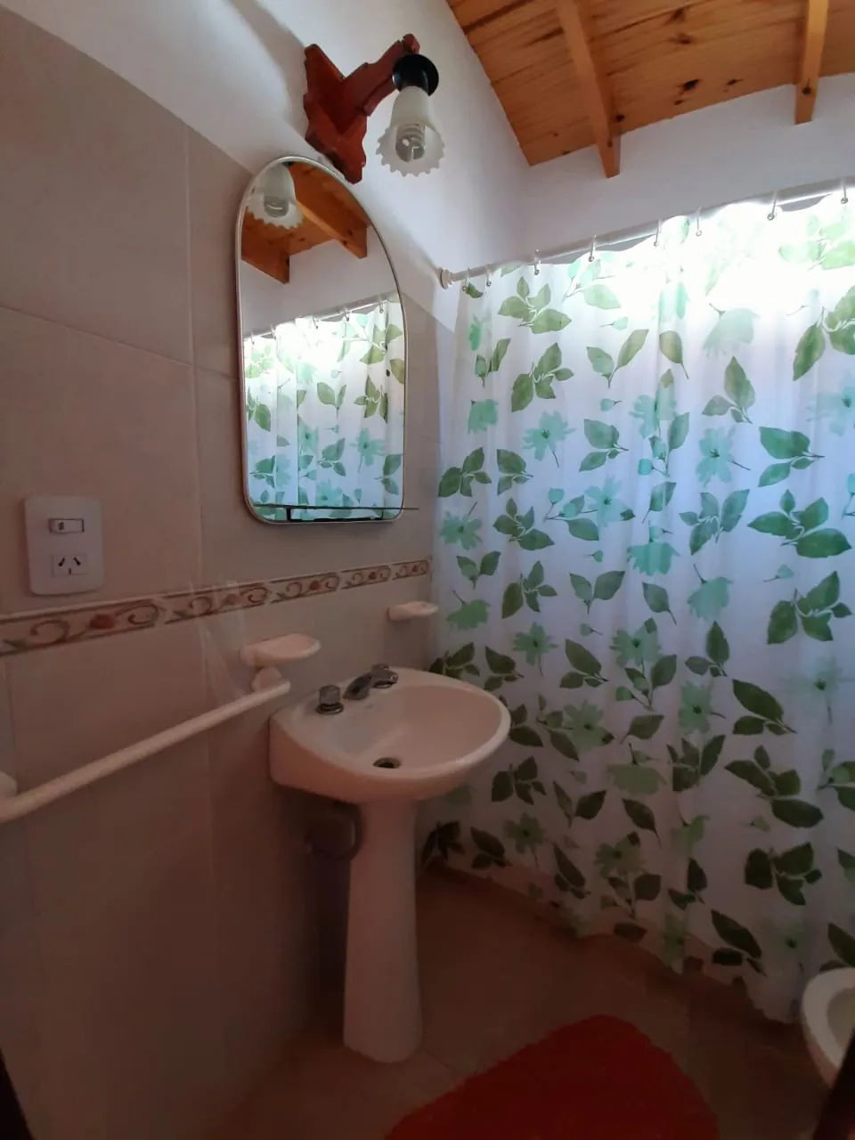 Baño completo del Complejo Luan en Balneario Reta