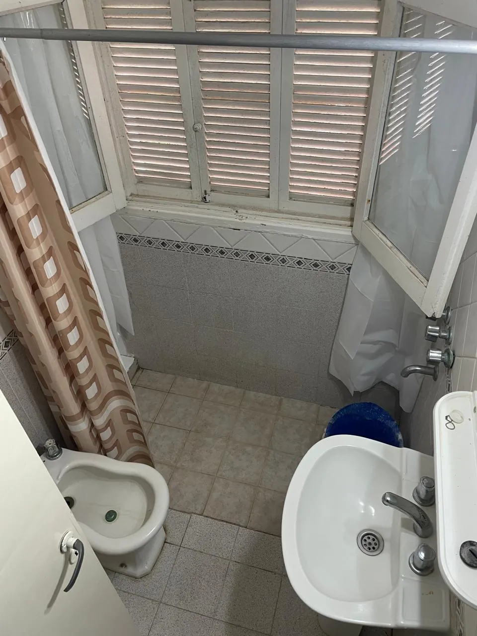Baño completo de El Paraíso Reta