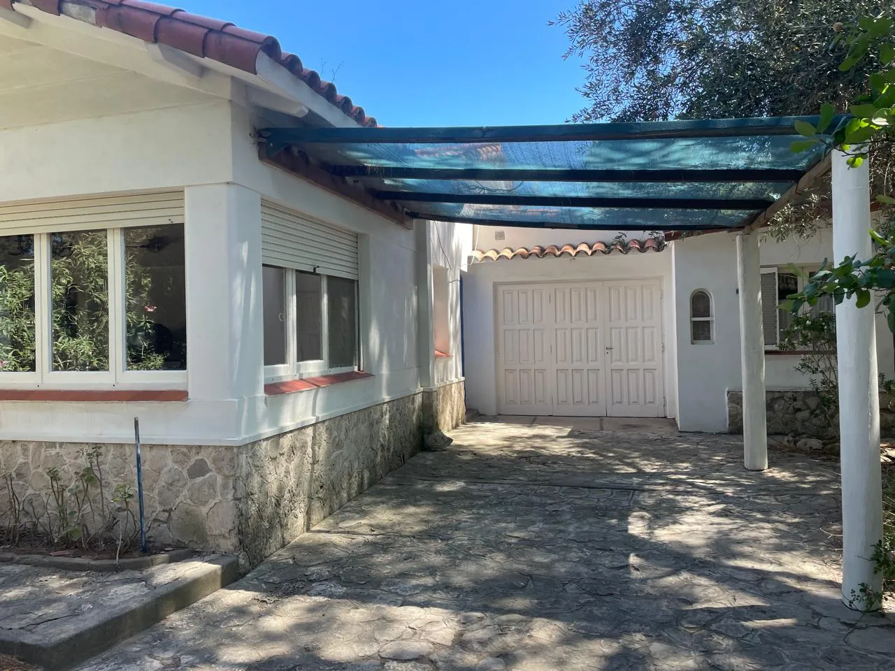 Cochera techada de El Paraíso en Balneario Reta