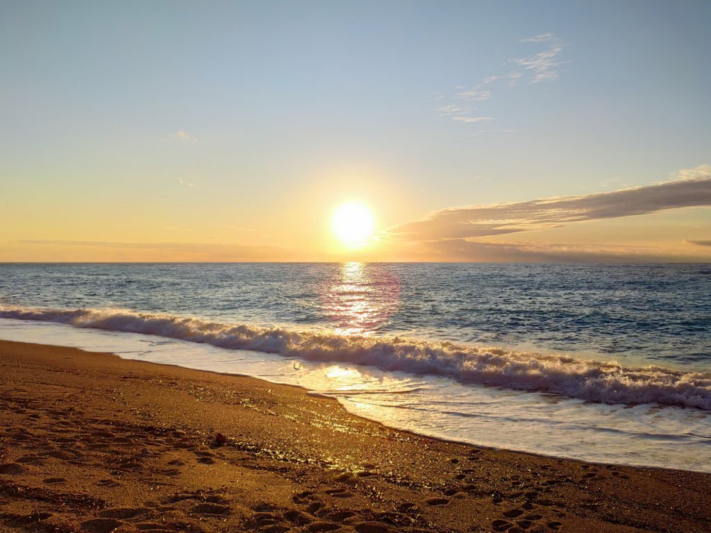 Amanecer Dorado en Balneario Reta